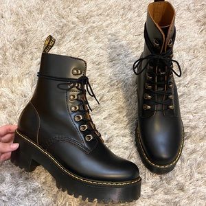 Dr. Martens Leona Boot